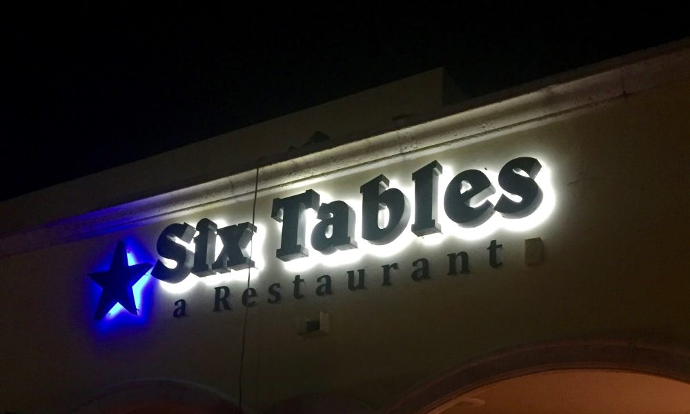 Six Tables a Restaurant