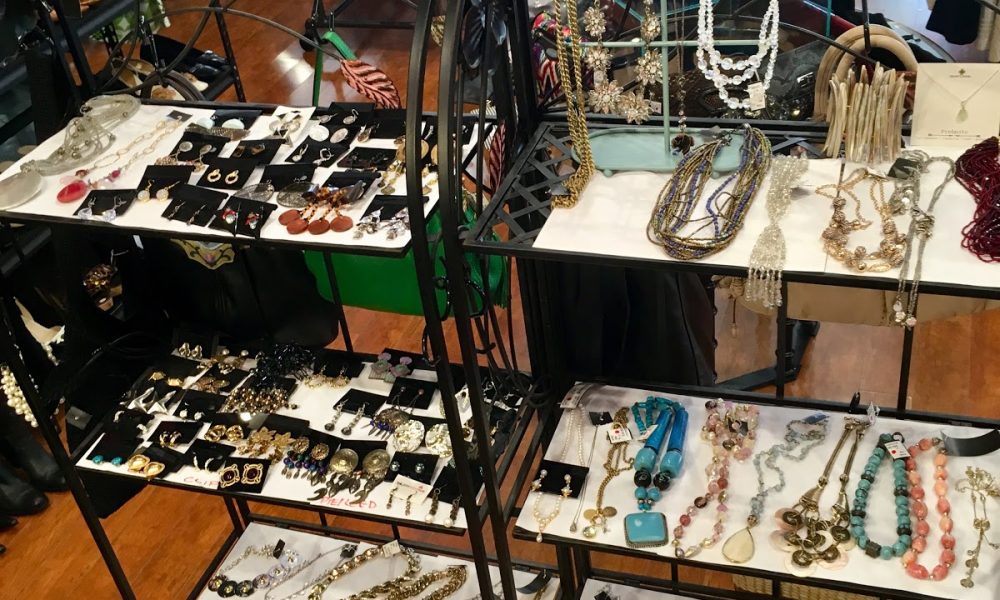 FIFI'S Fine Resale Apparel and Accessories